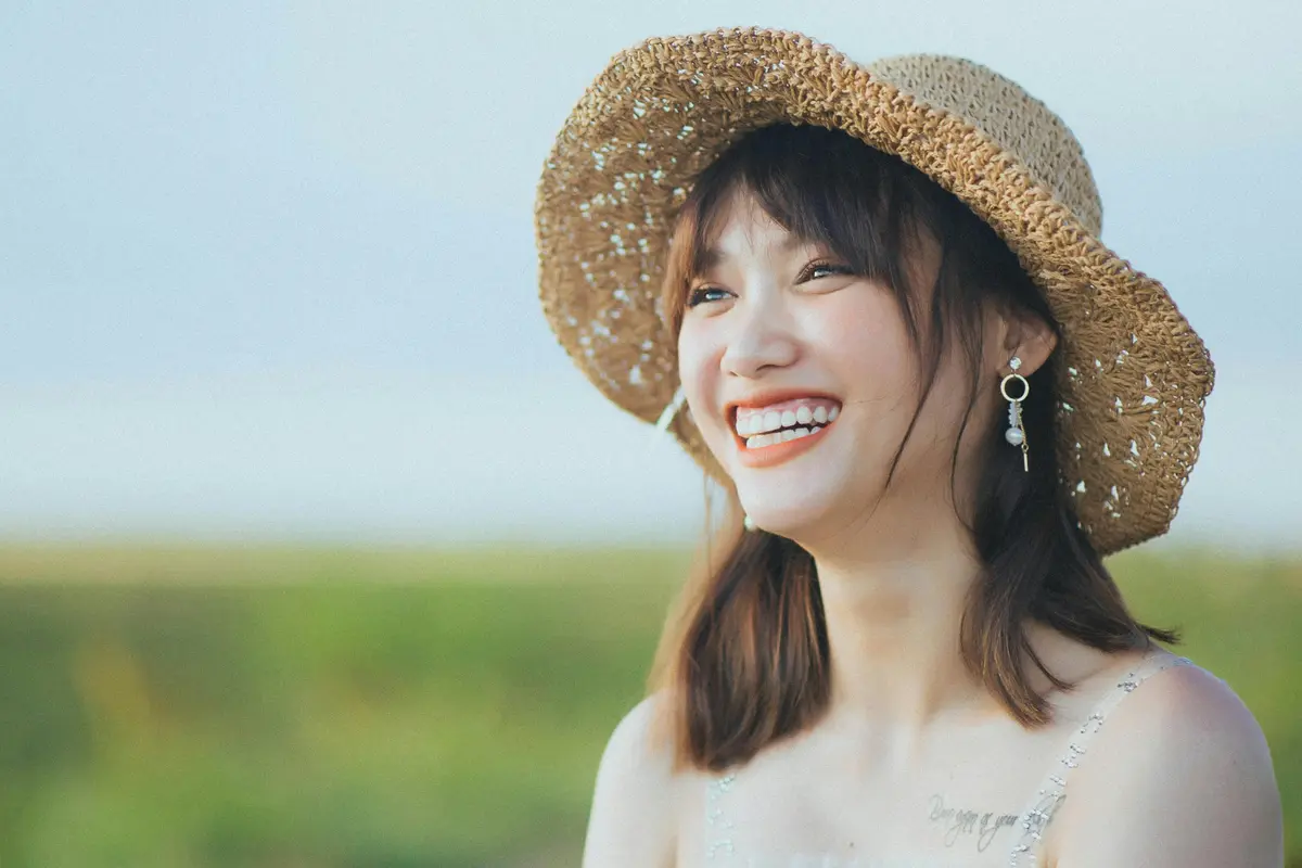 bahagia santai mandiri cantik