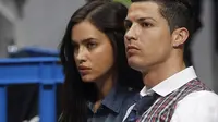 Ronaldo dan Irina Shayk (Daily Mail)