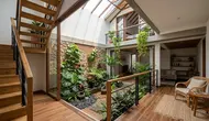 7 Inspirasi Desain Void Rumah Kecil, Trik Bikin Hunian Mungil Terasa Lega dan Sejuk