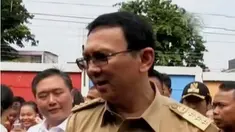 Rencana Gubernur DKI Jakarta menghapus bbm jenis premium mendapat penolakan keras dari sopir angkot.