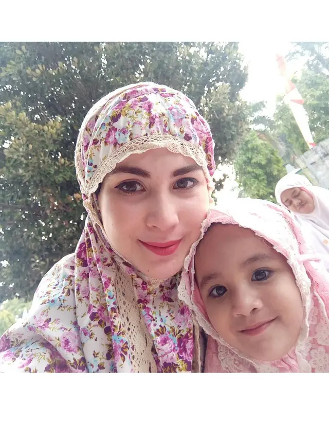 6 Potret Kebersamaan  Arumi Bachsin dan Kedua Anaknya