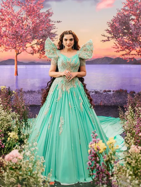 Penampilan luar biasa Ashanty dalam balutan dress hijau bak peri hutam. Tak hanya dressnya, penampilan Ashanty di sini semakin memesona dengan makeup dan gaya rambutnya. [Foto: Instagram/ashanty_ash]