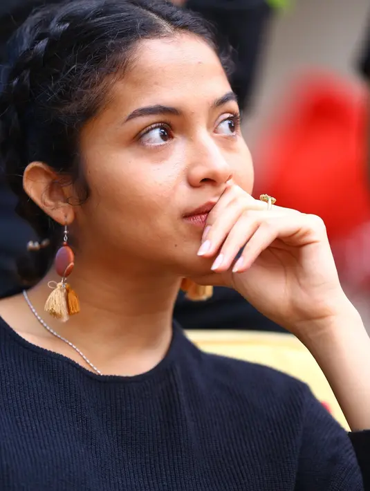 Perempuan kelahiran Denpasar 24 tahun itu mengaku belum puas dan ingin kembali menjalani bulan madu. Hal itu dikatakan ketika ditemui wartawan di kawasan Kemang, Rabu (7/3). (Adrian Putra/Bintang.com)