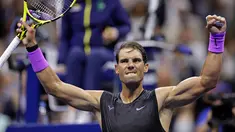 Petenis Spanyol, Rafael Nadal berselebrasi usai menang atas petenis Australia, John Millman pada babak pertama AS Terbuka 2019 di USTA Billie Jean King National Tennis Center, Kamis (27/8/2019). Unggulan kedua asal Spanyol itu menang 6-3, 6-2, 6-2 dalam waktu kurang dari dua jam. (AP/Adam Hunger)