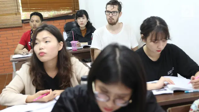 Mengamati Mahasiswa Asing Belajar Bahasa Indonesia di Kampus UI