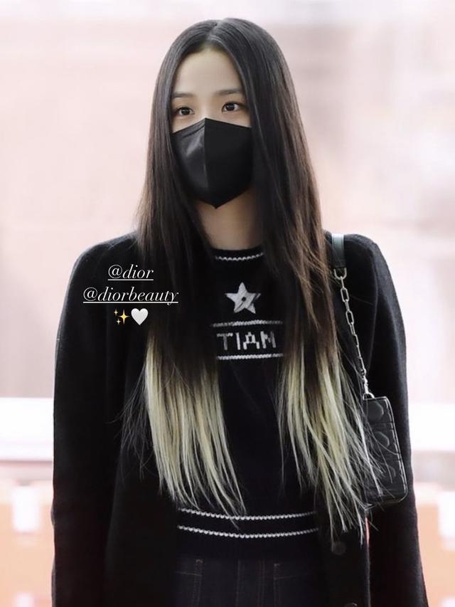 Menuju Paris Fashion Week, Jisoo BLACKPINK Tampil dengan Gaya Rambut Terbaru/dok. sooyaaa__