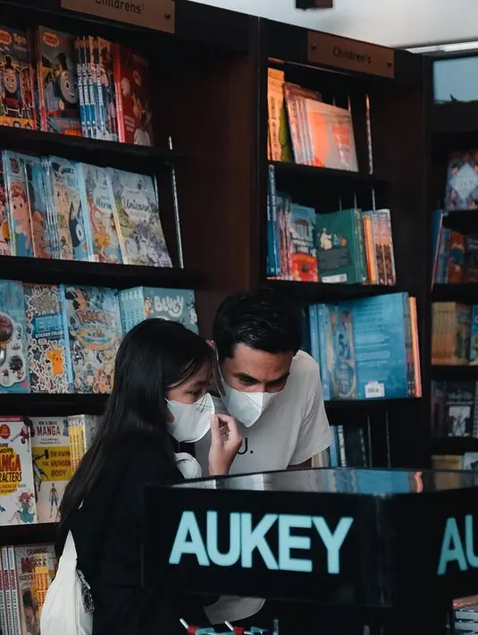 [Instagram/darius_sinathrya]