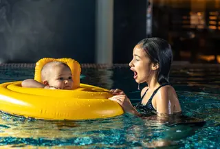 Cara efektif menjaga anak tetap sehat dan tidak mudah sakit setelah berenang. (Foto: pvproductions/Freepik)