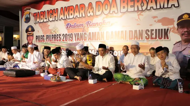 Tabligh akbar dan doa bersama untuk Pemilu damai di Mapolres Kebumen. (Foto: Liputan6.com/Polres Kebumen/Muhamad Ridlo)