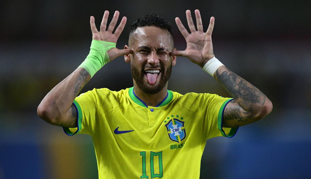 Pemain Brasil, Neymar berpose saat melakukan selebrasi setelah mencetak gol ke gawang Bolivia pada laga Kualifikasi Piala Dunia 2026 di Jornalista Edgar Proença 'Mangueirao' stadium, Belem, Brasil, Sabtu (9/9/2023) pagi WIB. Laga tersebut dimenangkan oleh Brasil dengan skor 5-1. (AFP/Carl De Souza)