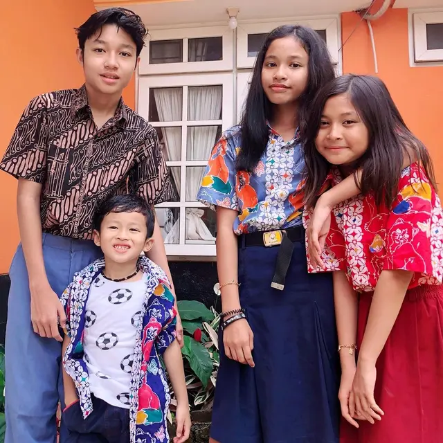 6 Potret Kiesha Alvaro Bareng Miro Adik Sambungnya, Bak Saudara Kandung