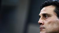 Raut wajah kekecewaan pelatih AC Milan, Vincenzo Montella usai kalah 0-4 dari Lazio. (Marco BERTORELLO / AFP)