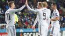 Para pemain Jerman merayakan gol yang dicetak Timo Werner ke gawang Estonia pada laga Kualifikasi Piala Eropa 2020 di Talinn, Minggu (13/10). Estonia kalah 0-3 dari Jerman. (AFP/Janek Skarzynski)