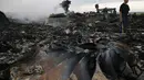 Sebuah pesawat milik maskapai penerbangan Malaysia Airlines MH-17 ditembak jatuh di atas Ukraina, Kamis (17/7/14).  (REUTERS/Maxim Zmeyev)