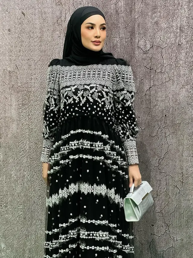 Gaya Kerudung Nindy Ayunda Setelah Pulang Umrah