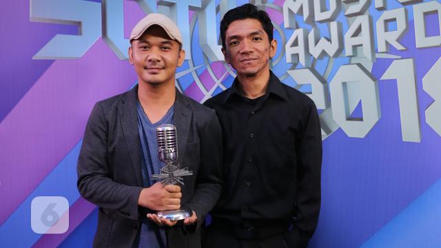 [Bintang] Payung Teduh