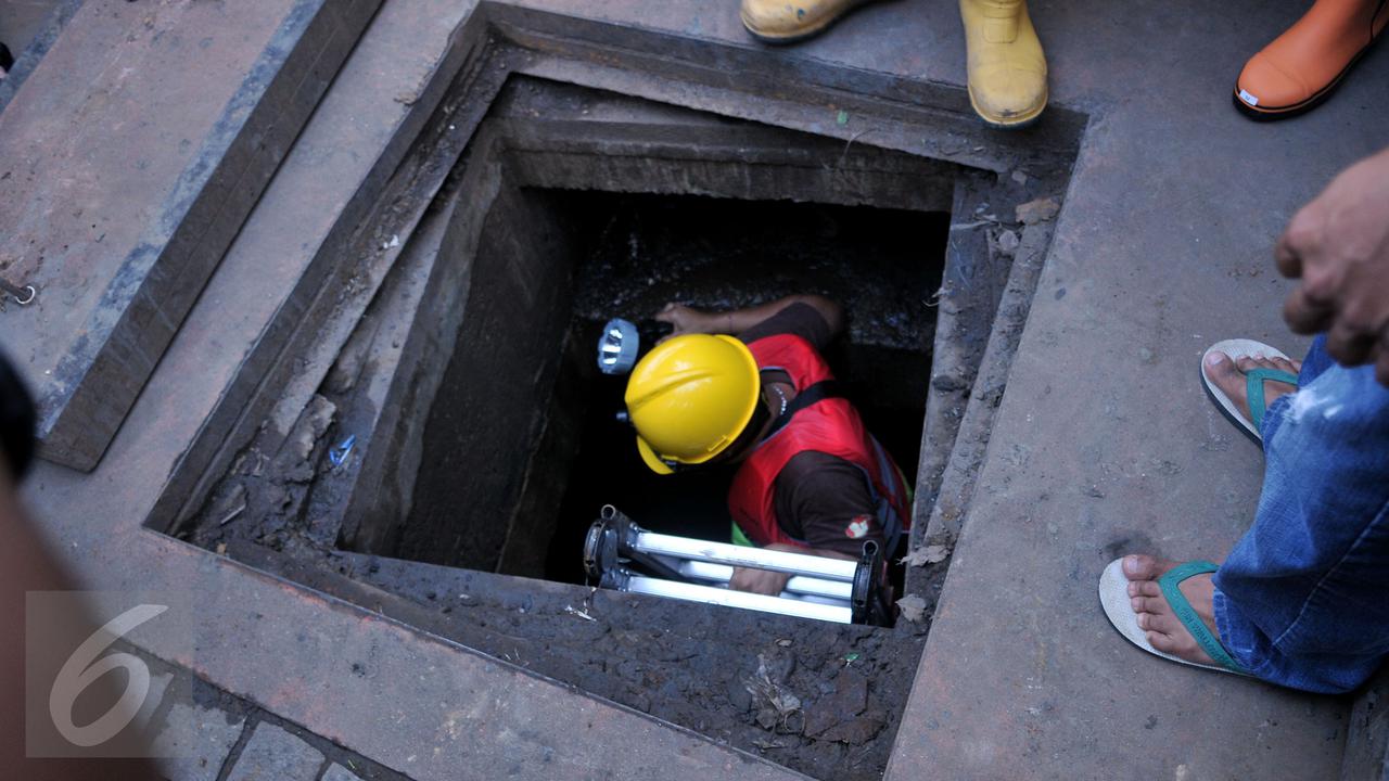 20160305- Polda Metro Jaya Gelar Olah TKP di Gorong-gorong-Jakarta-Johan Tallo