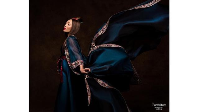 5 Gaya Ayu Dewi Saat Maternity Shoot, Kece Abis