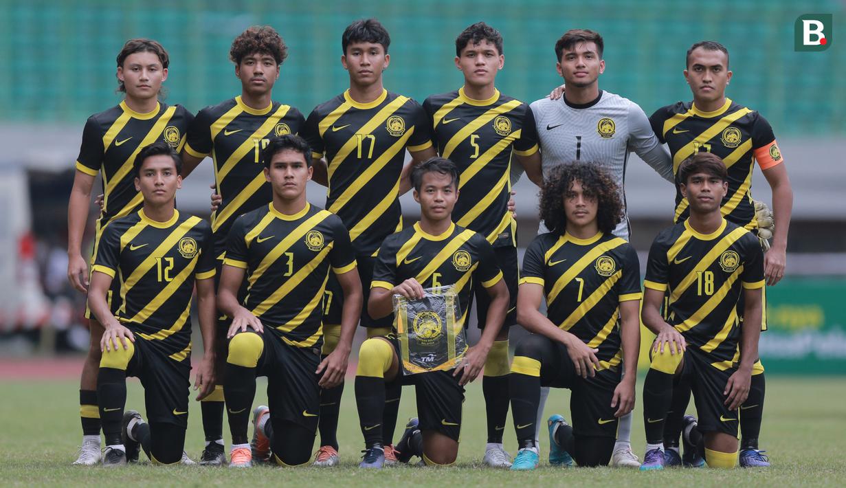 <p>Starting XI Timnas Malaysia U-19 saat&nbsp;laga semifinal Piala AFF U-19 2022 melawan Timnas Vietnam U-19 yang berlangsung di Stadion Patriot Candrabhaga, Bekasi, Rabu (13/07/2022). (Bola.com/M Iqbal Ichsan)</p>