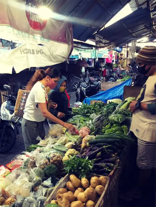 Tamara Bleszynski Belanja ke Pasar Tradisional (dok. Instagram)