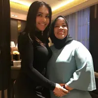 Denada dan ibunda Ihsan Tarore. (Instagram/denadaindonesia)