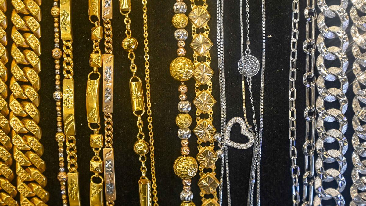 Harga Emas 24 Karat Hari Ini 28 Januari 2026 di Antam, Pegadaian, hingga Hartadinata Abadi