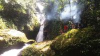 Air terjun Telun Tujuh menjadi lokasi wisata yang belum lama ditemukan karena lokasinya berada di tengah hutan belantara. (Foto: Arfandi Sarbaini/Liputan6.com/B Santoso)