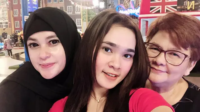 6 Pesona Irene Maya, Istri Ade Jigo yang Cantik dan Elegan
