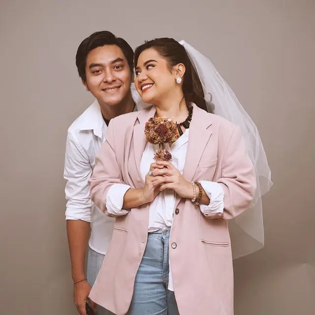 Potret Mytha Lestari dan Suami yang Makin Romantis