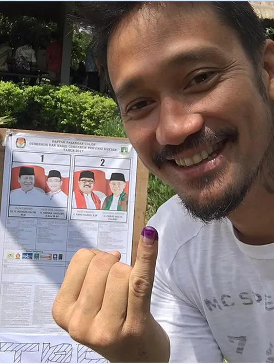 "Alhamdulillah saya udah menentukan pilihan buat di coblos. Dari ketiga kandidat yg lagi rame di bicarakan, saya memilih........ Rano Karno," tulis Tora Sudiro yang mengikuti Pilkada Banten. (dok. Instagram)