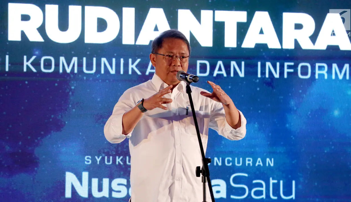 Menteri Komunikasi dan Informatika Rudiantara memberi sambutan pada acara Syukuran Peluncuran Satelit Nusantara Satu di Jakarta, Senin (1/4). Berorbitnya Satelit Nusantara Satu siap memberikan akses internet yang merata di seluruh wilayah Indonesia. (Liputan6.com/Fery Pradolo)