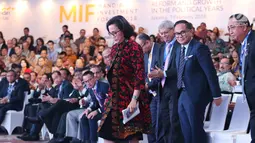 Menkeu Sri Mulyani bersiap menyampaikan pemaparan saat acara Mandiri Investment Forum (MIF) di Jakarta, Rabu (7/2). Acara ini bertujuan untuk membahas prospek makro, monoter hingga sektor manufaktur dan tantangan ke depan. (Liputan6.com/Angga Yuniar)
