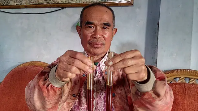 Minyak akar wangi Garut