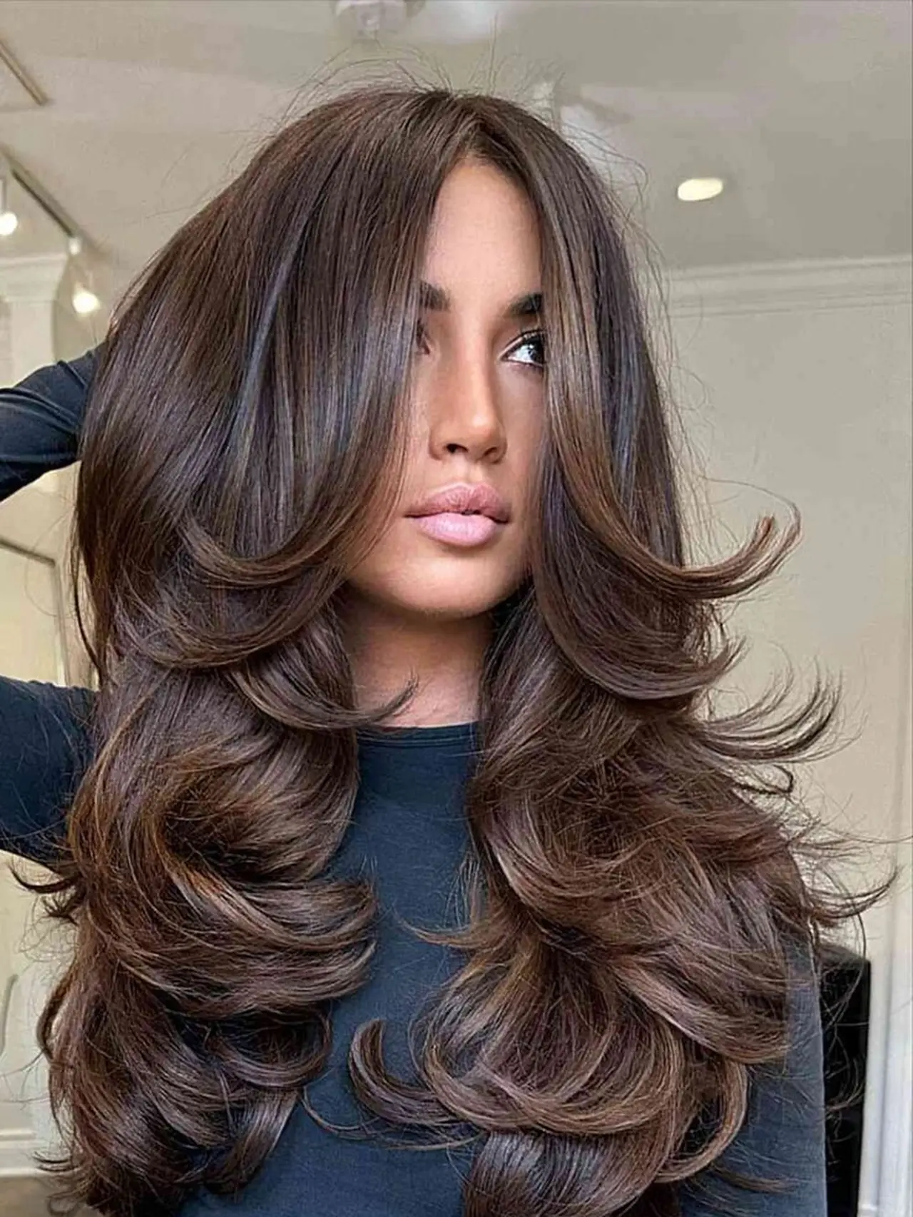 Inspirasi Styling Butterfly Haircut, Potongan Layer yang Bikin Rambut ...
