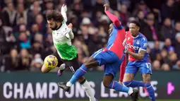 Liverpool bangkit dari ketertinggalan untuk mengatasi Crystal Palace pada lanjutan Liga Inggris 2023/2024. The Reds menang 2-1 menghadapi 10 pemain tuan rumah. (AP Photo/Kin Cheung)