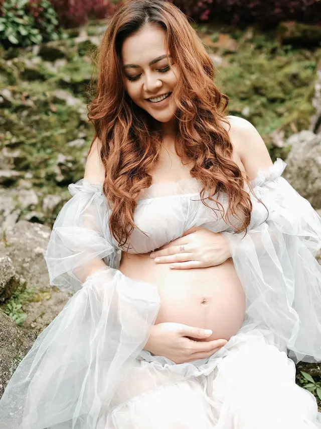 Alami KDRT dan Gugat Cerai Suami, Ini 6 Maternity Shoot Ratu Rizky Nabila