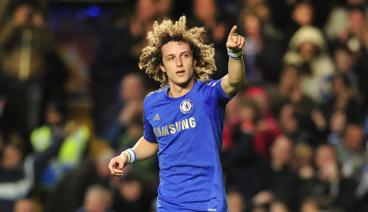 David Luiz - Sejak bergabung dengan Chelsea, David Luiz langsung menjadi andalan di lini tengah pertahanan skuat The Blues. Penampilan apiknya membuat penyerang Bayern Munchen kesulitan dalam laga final Liga Champions 2012. (AFP/Glyn Kirk)