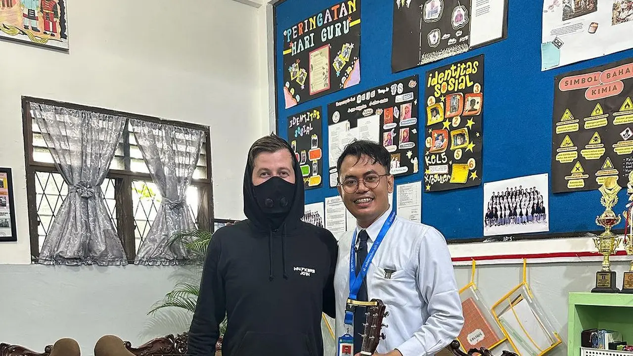 7 Momen Alan Walker Kunjungi Sekolah di Medan, Bikin Guru dan Murid Terharu