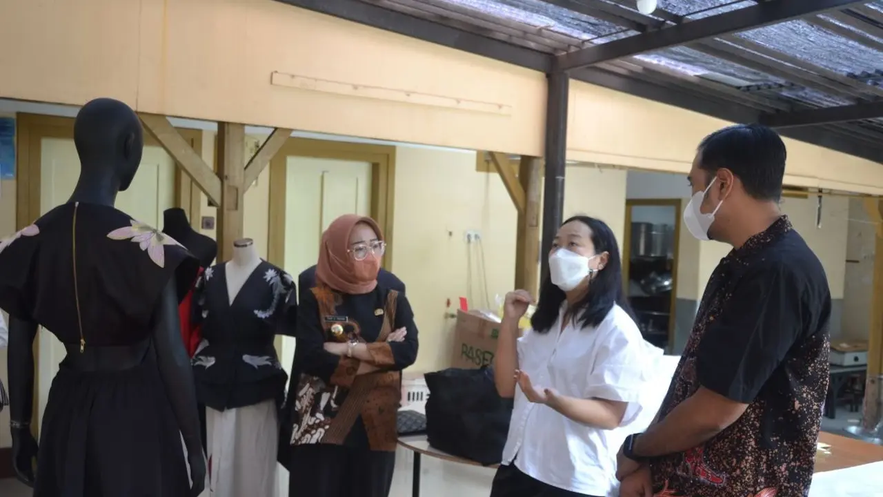 Fakta Menarik Sheila Agatha Wijaya dan Sean Loh, Desainer Asal Purbalingga yang Tembus Paris Fashion Week