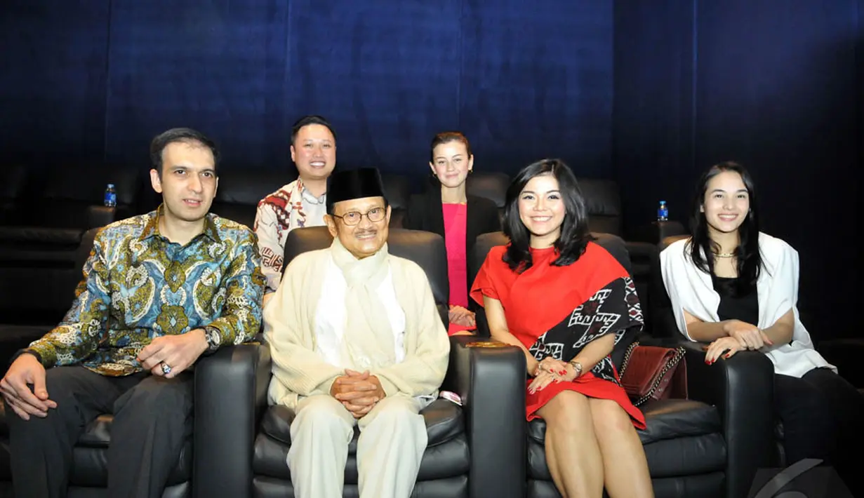 BJ Habibie saat acara nonton bareng film "Merry Riana: Mimpi Sejuta Dolar" di kantor MD Entertainment, Jakarta, Jumat (26/12/2014). (Liputan6.com/Panji Diksana)
