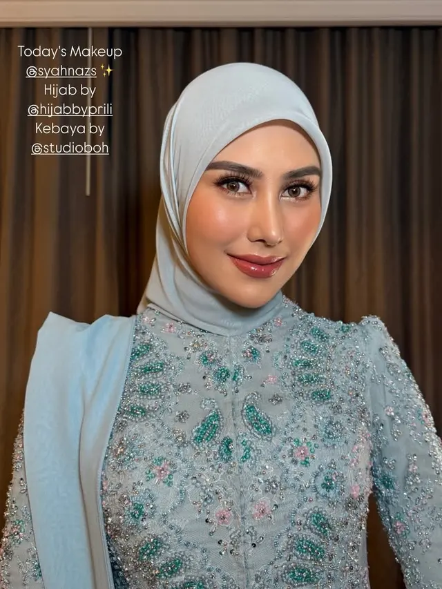 Syahnaz Sadiqah di pelantikan kepala daerah. [@ochiipramita]