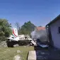 Sebuah pesawat militer Croasia jatuh dan terbakar di Biljane, Kroasia (AP)