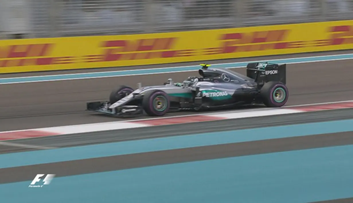 Pebalap Mercedes, Nico Rosberg, meraih posisi kedua di belakang Lewis Hamilton dalam kualifikasi F1 GP Abu Dhabi di Sirkuit Yas Marina, Sabtu (26/11/2016). (Bola.com/Twitter/F1)