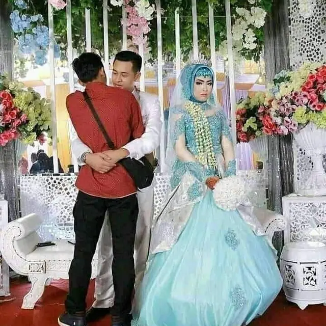 6 Foto Gaya Bebas Bareng Pengantin saat Nikahan Ini Bikin Geleng Kepala