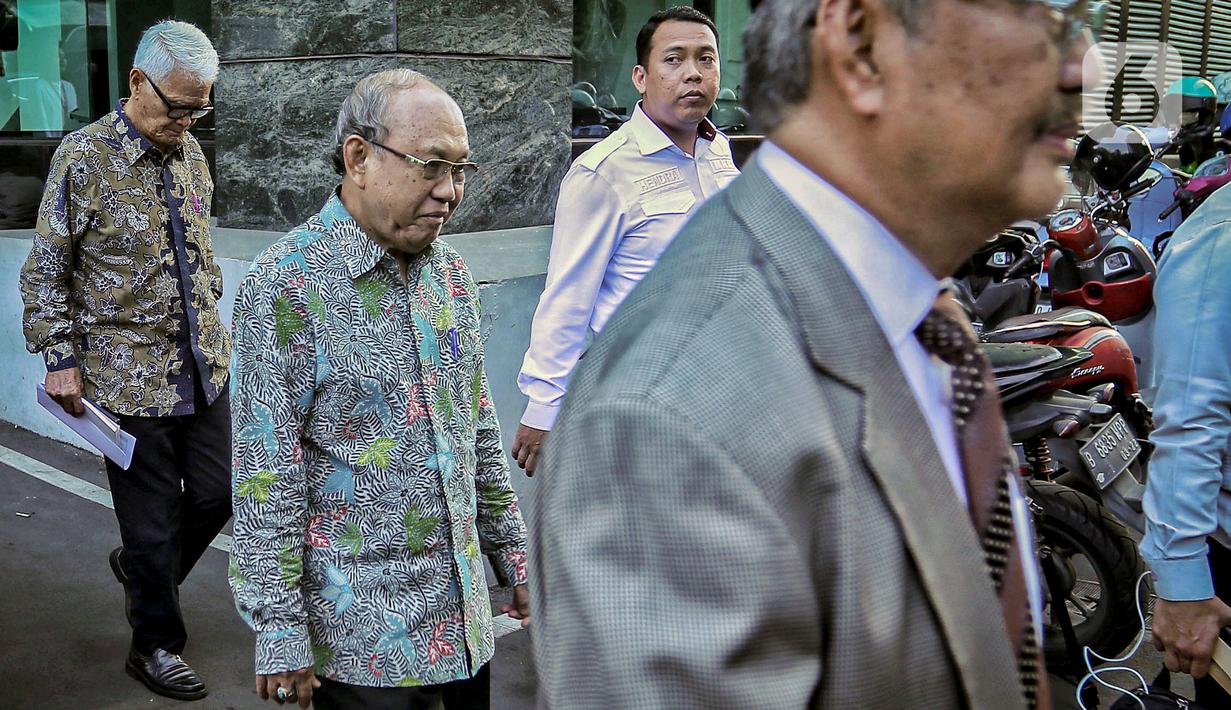 MKMK melakukan Pertemuan tertutup dengan 9 hakim konstitusi untuk mengusut laporan masyarakat terkait putusan Perkara Nomor 90/PUU-XXI/2023. (Liputan6.com/Angga Yuniar)