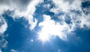 Serum wajah dapat membantu menghindari risiko kerusakan yang disebabkan oleh paparan sinar UV. (Foto: Pexels/Lukas)