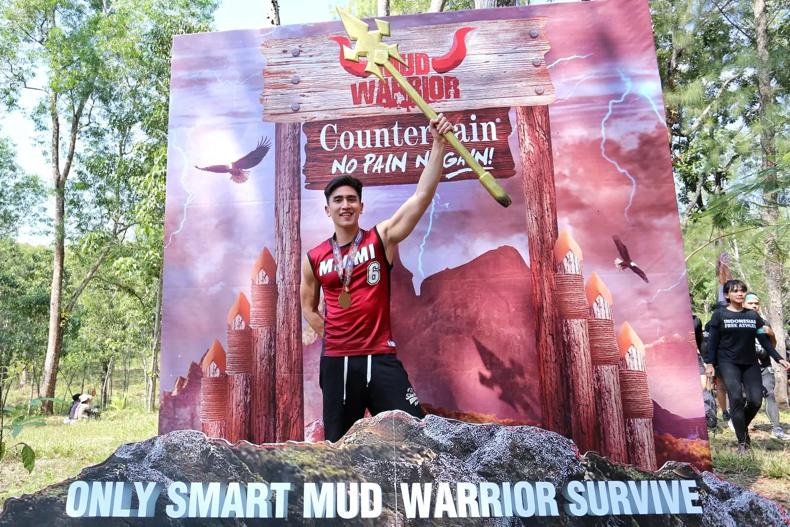 Verrell Bramasta di Counterpain Mud Warrior. (Adrian Putra/Bintang.com)