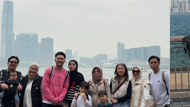 Momen Ananda Omesh dan Dian Ayu Lestari Ajak Anak Liburan ke Hongkong. (instagram/omeshomesh, instagram/dianayulestari)