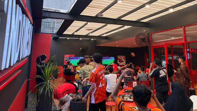 Suasana nobar Persija vs Persib