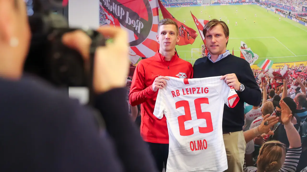 Gelandang Incaran AC Milan Dani Olmo Resmi Gabung RB Leipzig